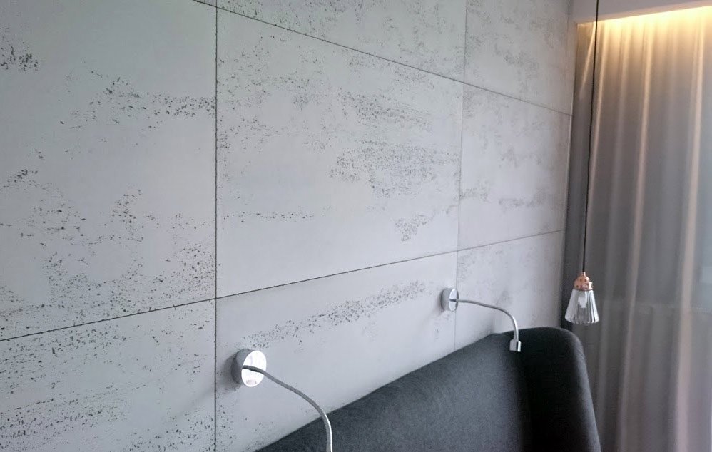 120x60 beton architektoniczny przy sofie