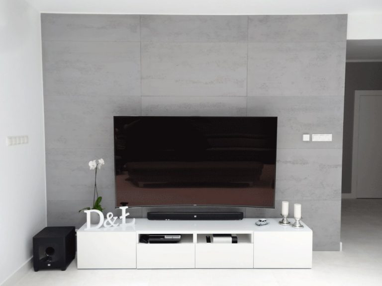beton-architektoniczny-sciana-z-telewizorem-768x576