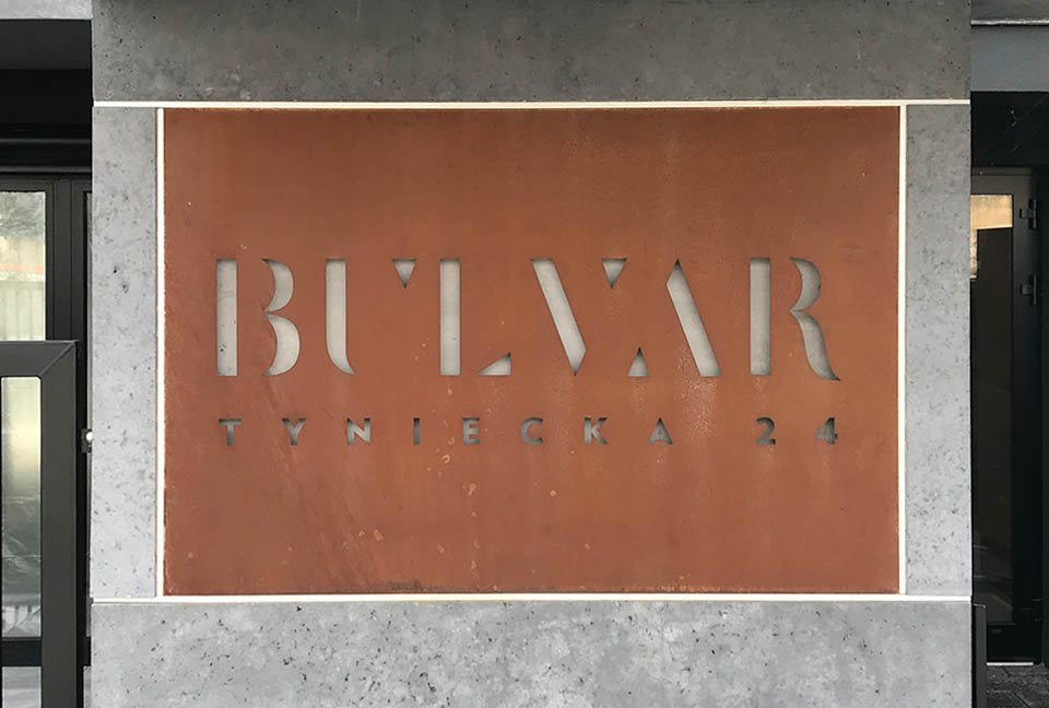 corten-po-patynowaniu corten tablica z logo